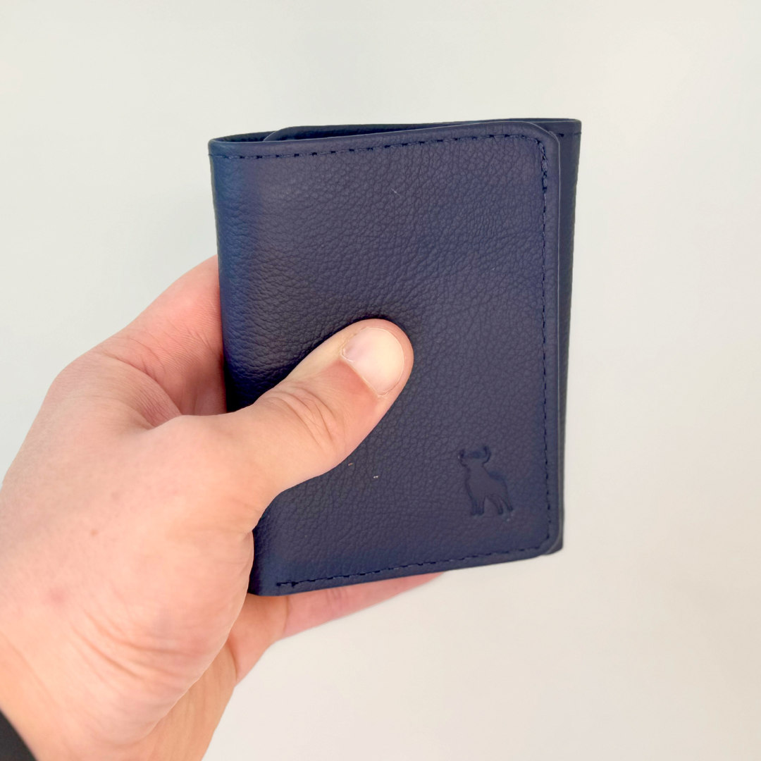 Billetera vertical azul
